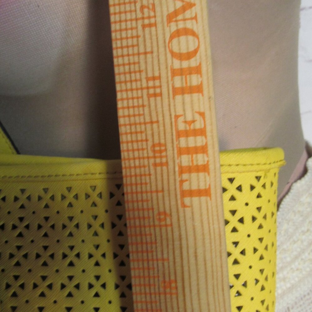 TIGNANELLO LEATHER YELLOW PERFORATED TOTE 15" X 12"small issue with strap edges - Picture 7 of 8